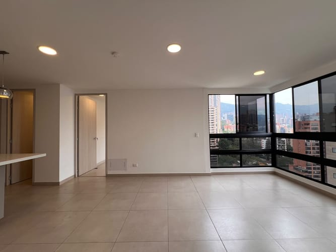 Apartamento de 2 alcobas en arriendo en El Poblado, Medellín, 73 m² · foto 2 de 17