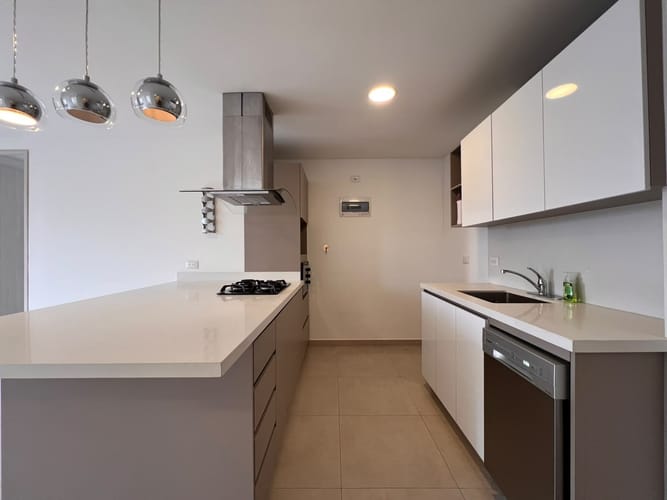 Apartamento de 2 alcobas en arriendo en El Poblado, Medellín, 73 m² · foto 5 de 17