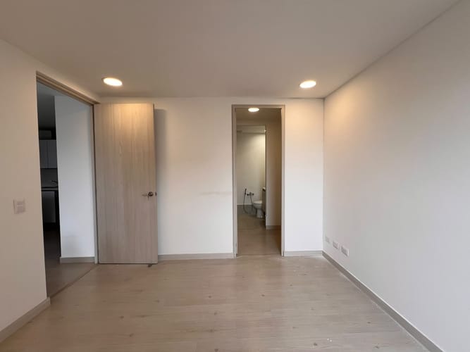 Apartamento de 2 alcobas en arriendo en El Poblado, Medellín, 73 m² · foto 12 de 17