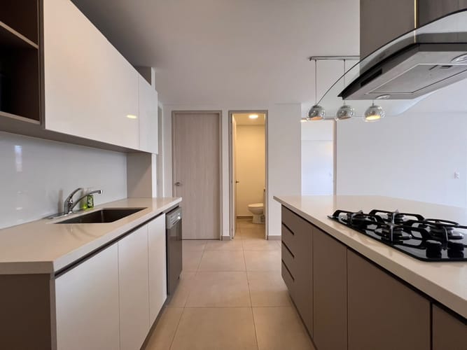 Apartamento de 2 alcobas en arriendo en El Poblado, Medellín, 73 m² · foto 7 de 17