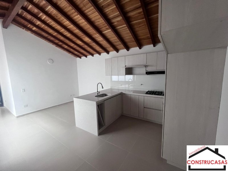 Apartamento en arriendo en La Milagrosa, Medellín · foto 3 de 18