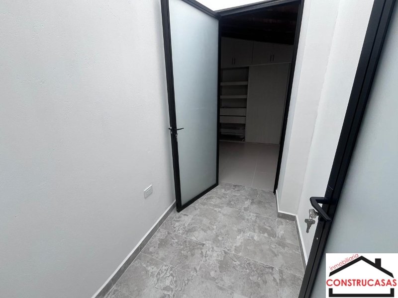 Apartamento en arriendo en La Milagrosa, Medellín · foto 4 de 18