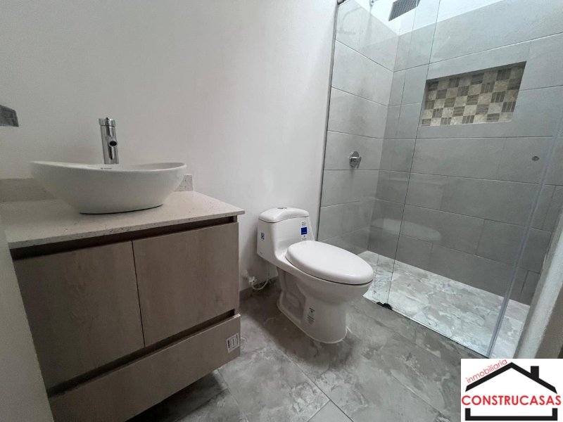 Apartamento en arriendo en La Milagrosa, Medellín · foto 6 de 18