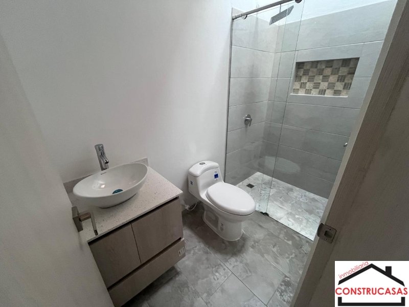 Apartamento en arriendo en La Milagrosa, Medellín · foto 8 de 18