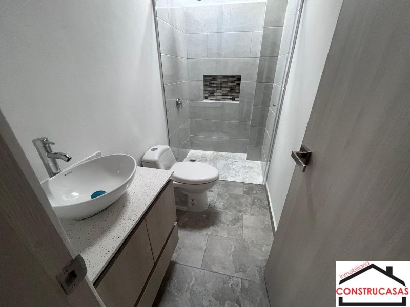 Apartamento en arriendo en La Milagrosa, Medellín · foto 14 de 18