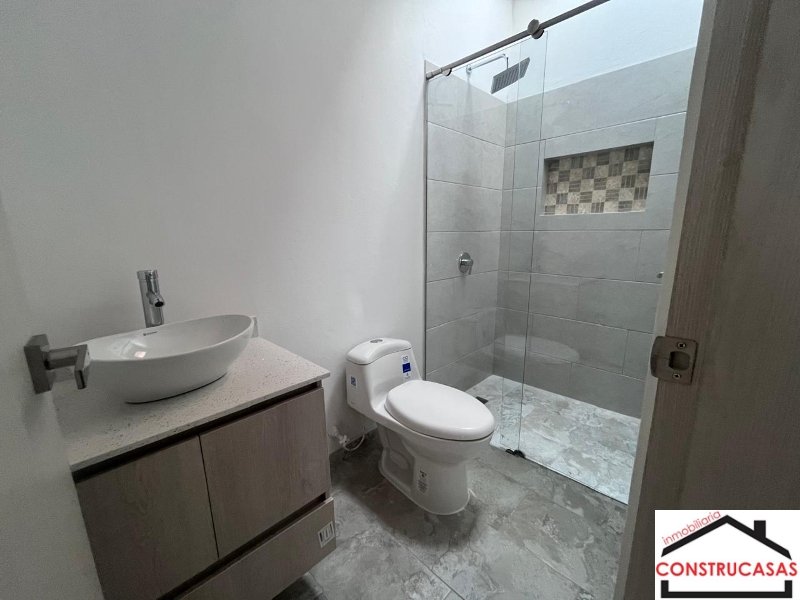 Apartamento en arriendo en La Milagrosa, Medellín · foto 15 de 18