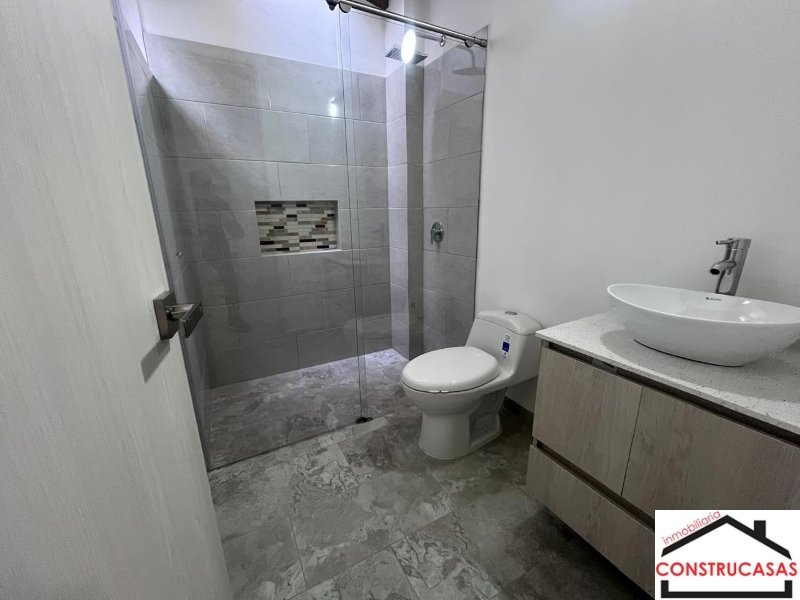 Apartamento en arriendo en La Milagrosa, Medellín · foto 16 de 18