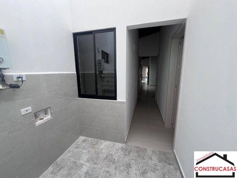 Apartamento en arriendo en La Milagrosa, Medellín · foto 17 de 18