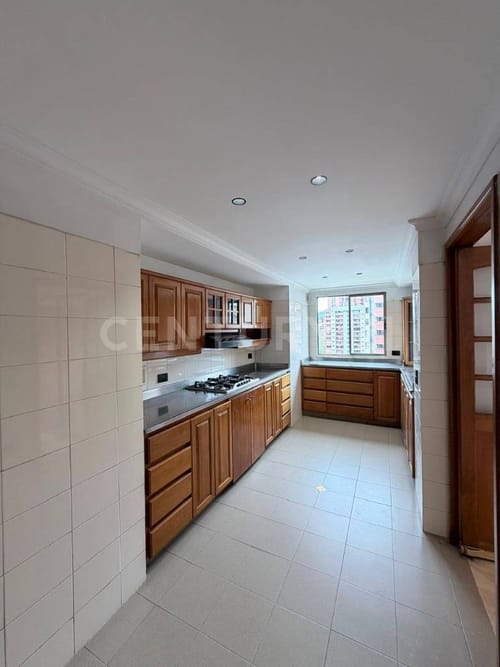 Apartamento de 3 alcobas en arriendo en Los Balsos, Medellín, 214 m² · foto 4 de 19