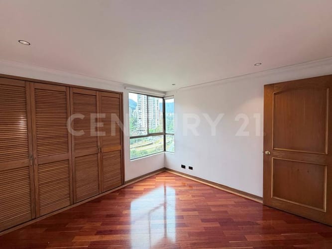 Apartamento de 3 alcobas en arriendo en Los Balsos, Medellín, 214 m² · foto 7 de 19