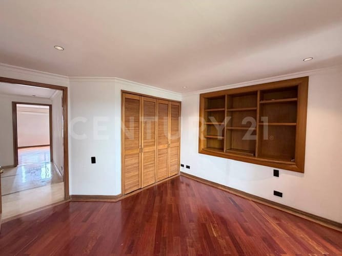 Apartamento de 3 alcobas en arriendo en Los Balsos, Medellín, 214 m² · foto 8 de 19