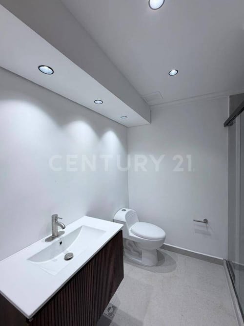 Apartamento de 3 alcobas en arriendo en Los Balsos, Medellín, 214 m² · foto 10 de 19