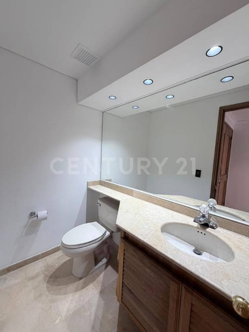 Apartamento de 3 alcobas en arriendo en Los Balsos, Medellín, 214 m² · foto 13 de 19