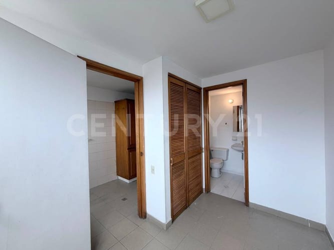 Apartamento de 3 alcobas en arriendo en Los Balsos, Medellín, 214 m² · foto 14 de 19