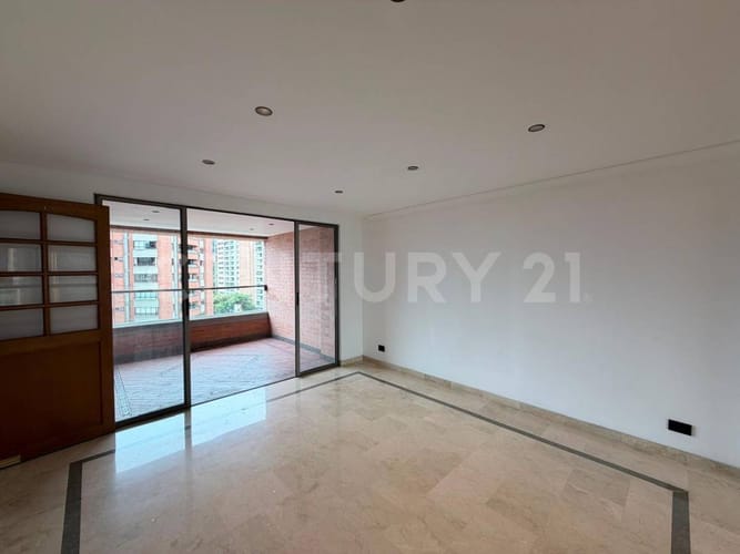 Apartamento de 3 alcobas en arriendo en Los Balsos, Medellín, 214 m² · foto 15 de 19