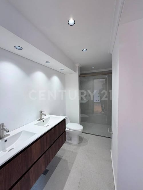 Apartamento de 3 alcobas en arriendo en Los Balsos, Medellín, 214 m² · foto 16 de 19