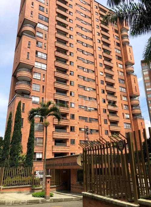 Apartamento de 3 alcobas en arriendo en Los Balsos, Medellín, 214 m² · foto 17 de 19