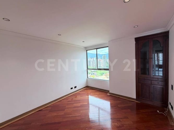 Apartamento de 3 alcobas en arriendo en Los Balsos, Medellín, 214 m² · foto 19 de 19