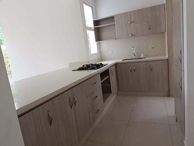 Casa de 3 alcobas en venta en El Castillo, Jamundí, 272 m² · foto 9 de 24