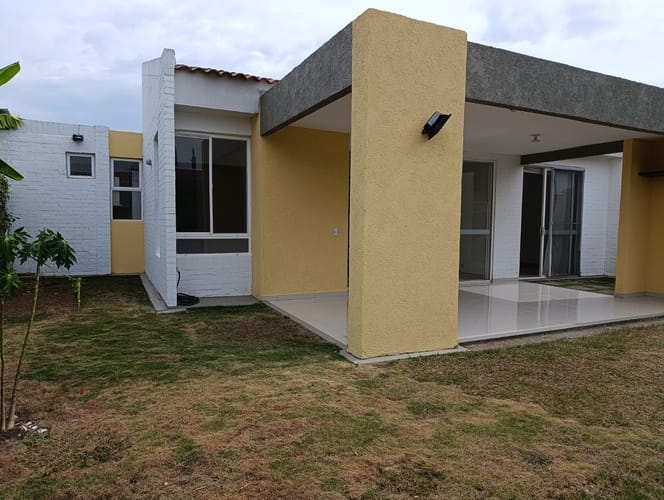 Casa de 3 alcobas en venta en El Castillo, Jamundí, 272 m² · foto 2 de 24