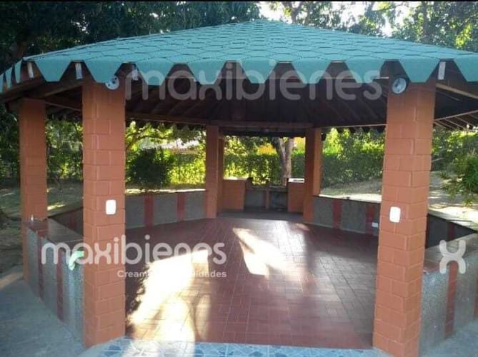 Finca en venta en Urquita, Medellín, 1200 m² · foto 2 de 21