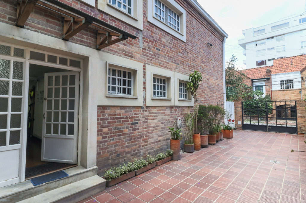 Casa en venta en Quinta Camacho, Bogotá · foto 3 de 24