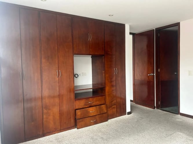 Apartamento de 3 alcobas en venta en Santa Barbara Occidental, Bogotá, 161 m² · foto 12 de 22