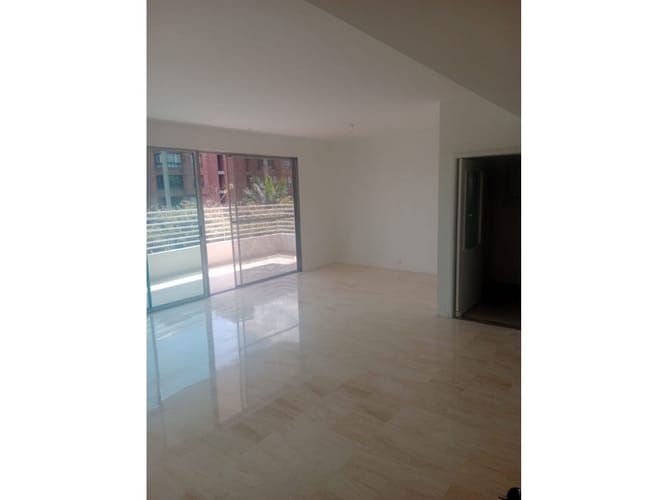 Apartamento de 3 alcobas en venta en Valle Del Lili, Cali, 190 m² · foto 2 de 13