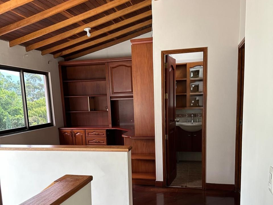 Casa en arriendo en Loma Del Esmeraldal, Medellín · foto 4 de 19