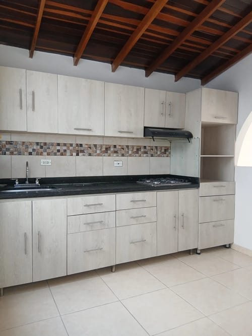 Apartamento de 3 alcobas en arriendo en San Isidro, Medellín, 82 m² · foto 4 de 10
