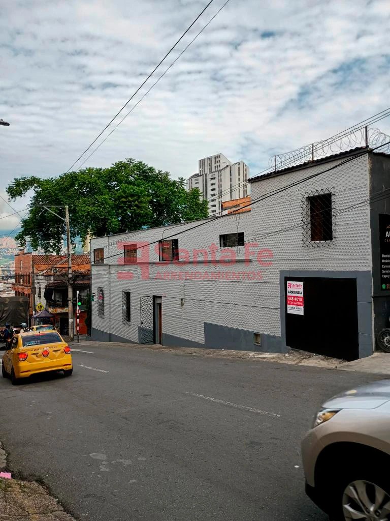 Casa en arriendo en Bombona No.1, Medellín · foto 2 de 10