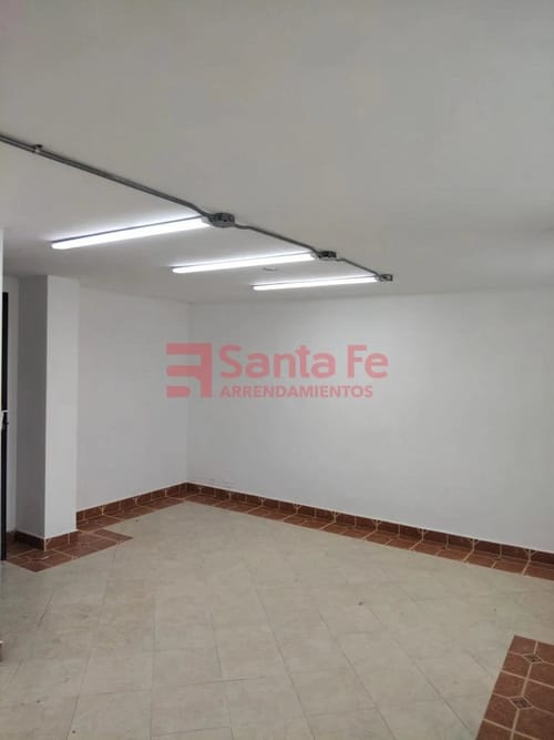 Local en arriendo en Estacion Villa, Medellín, 80 m² · foto 2 de 9