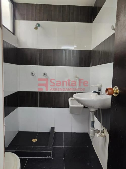Local en arriendo en Estacion Villa, Medellín, 80 m² · foto 8 de 9