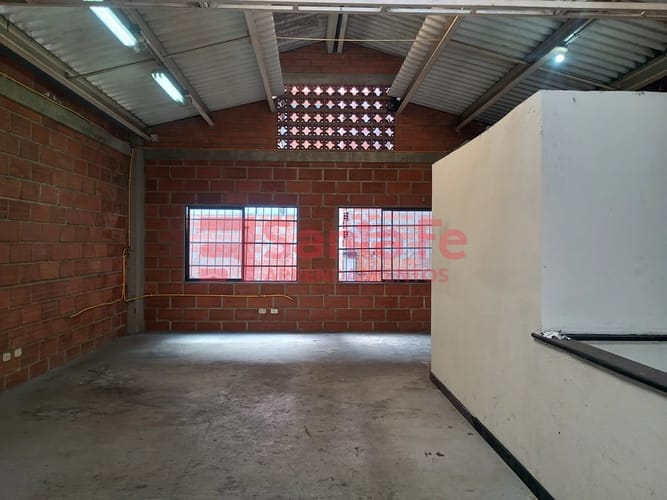 Bodega en arriendo en Trinidad, Medellín, 76 m² · foto 3 de 10