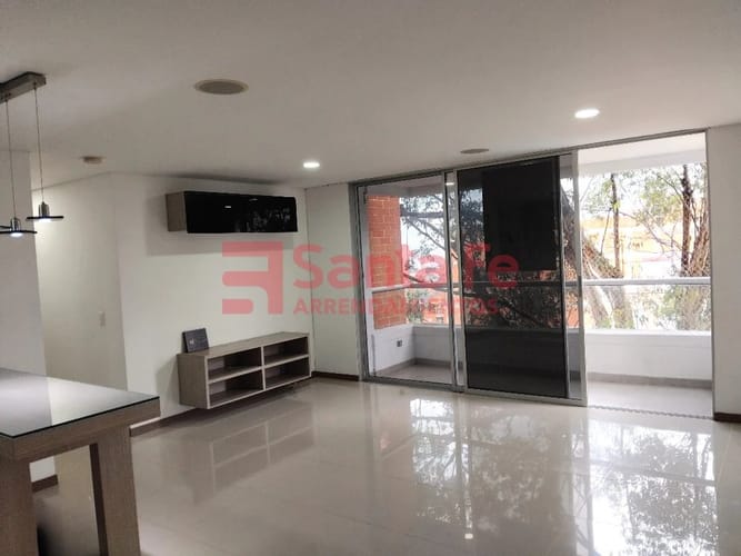 Apartamento de 3 alcobas en arriendo en Loma Del Esmeraldal, Envigado, 90 m² · foto 3 de 10
