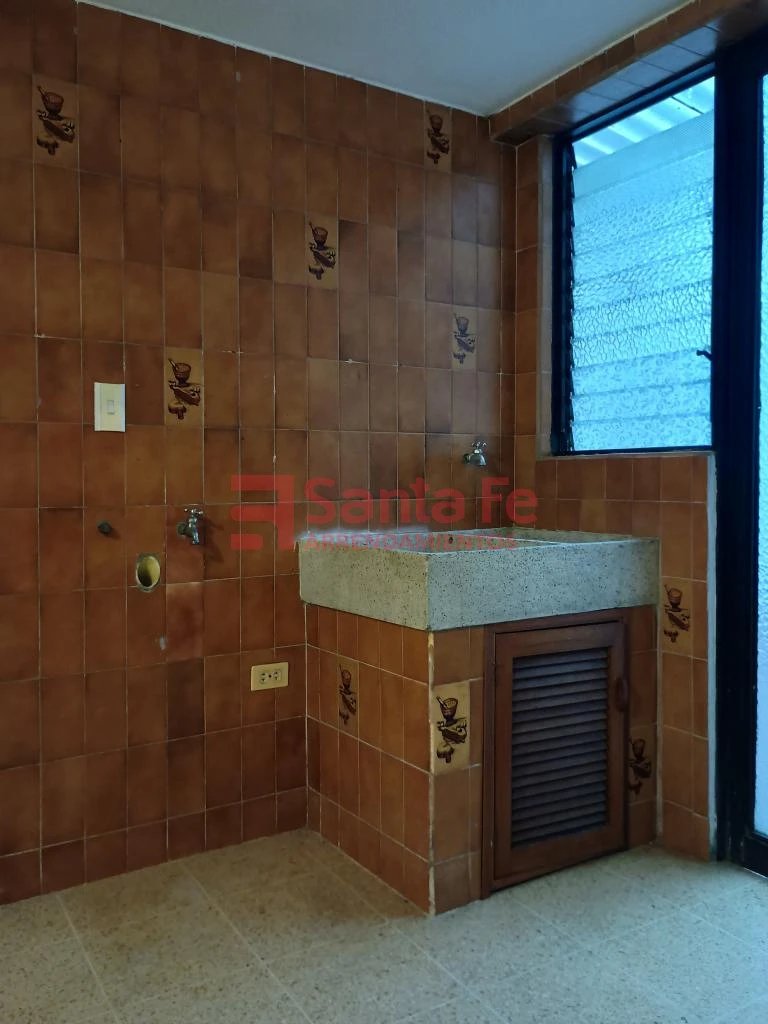 Apartamento en arriendo en Laureles, Medellín · foto 8 de 10