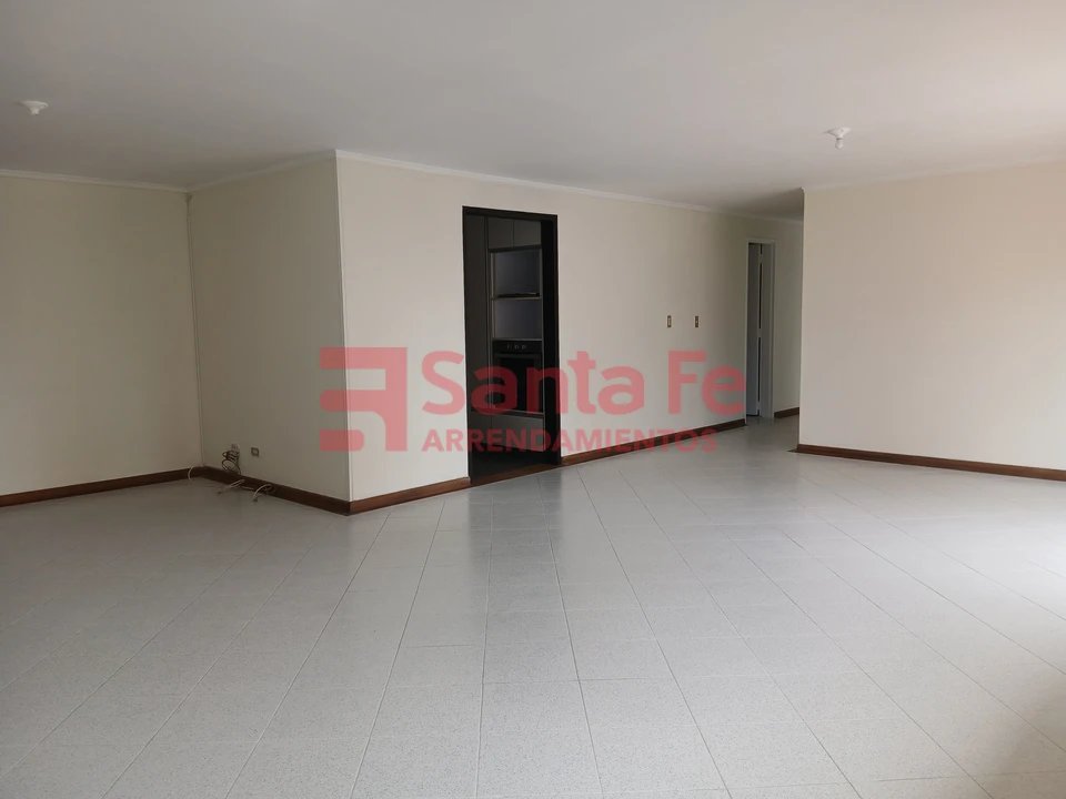 Apartamento en arriendo en Laureles, Medellín · foto 3 de 10