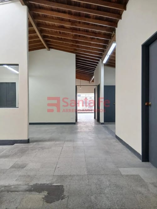 Local en arriendo en Conquistadores, Medellín, 220 m² · foto 2 de 10