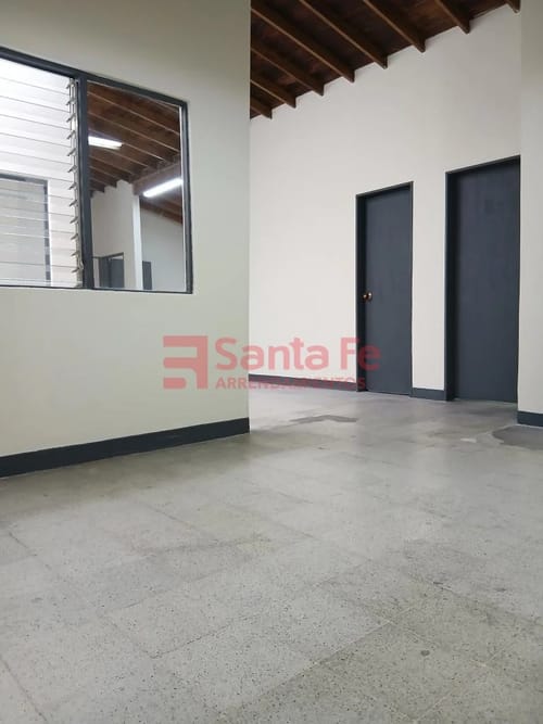 Local en arriendo en Conquistadores, Medellín, 220 m² · foto 3 de 10