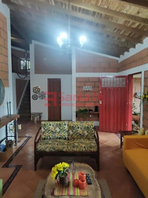 Finca en arriendo en Hojas Anchas, Guarne, 250 m² · foto 2 de 10