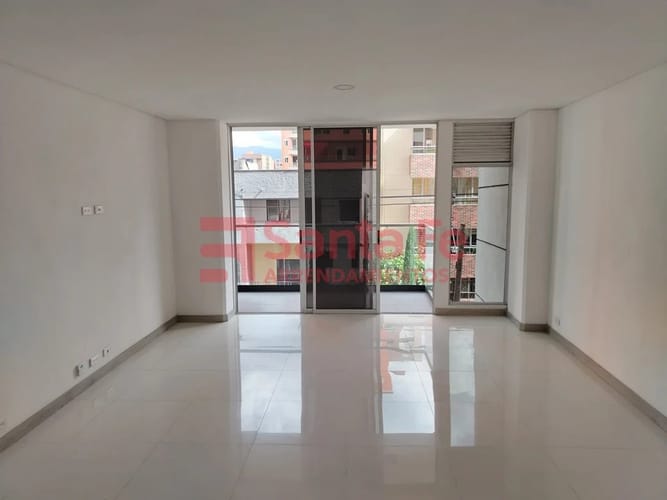 Apartamento de 4 alcobas en arriendo en Las Acacias, Medellín, 163 m² · foto 3 de 10