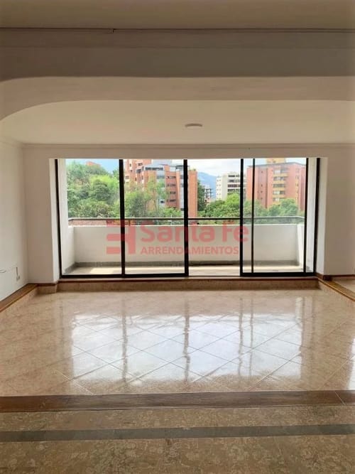 Apartamento de 3 alcobas en arriendo en El Diamante 2, Medellín, 225 m² · foto 2 de 10