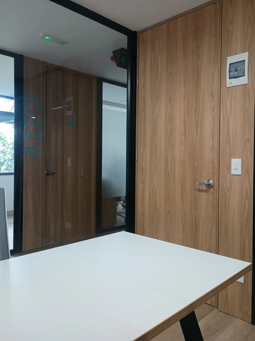Oficina en arriendo en Cuarta Brigada, Medellín, 10 m² · foto 3 de 9