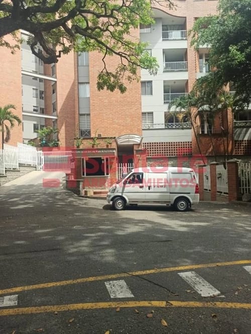 Apartamento de 3 alcobas en venta en Camino Verde, Envigado, 153 m² · foto 2 de 10