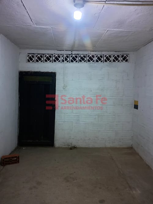 Bodega en arriendo en Lorena, Medellín, 18 m² · foto 2 de 3