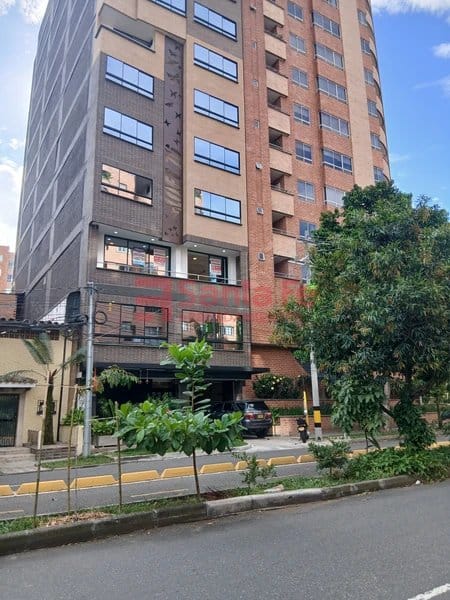 Bodega en arriendo en Laureles, Medellín, 230 m² · foto 2 de 2