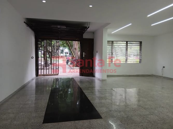 Casa de 5 alcobas en arriendo en Bolivariana, Medellín, 240 m² · foto 2 de 10