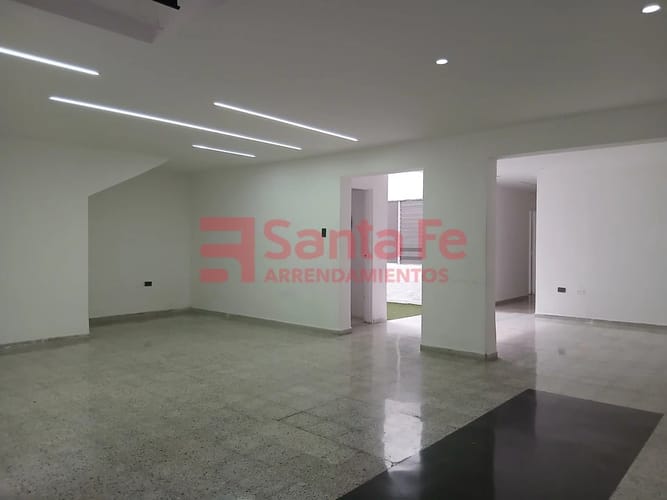 Casa de 5 alcobas en arriendo en Bolivariana, Medellín, 240 m² · foto 3 de 10