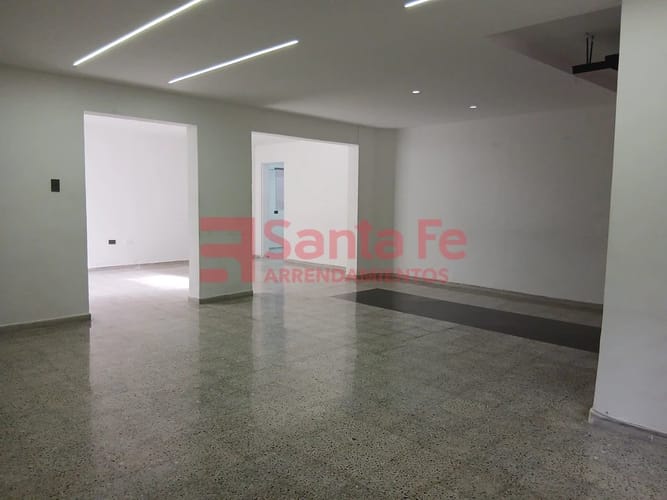 Casa de 5 alcobas en arriendo en Bolivariana, Medellín, 240 m² · foto 4 de 10