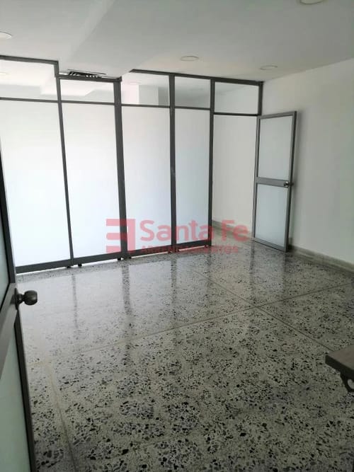 Oficina en arriendo en El Castillo, Medellín, 51 m² · foto 3 de 10
